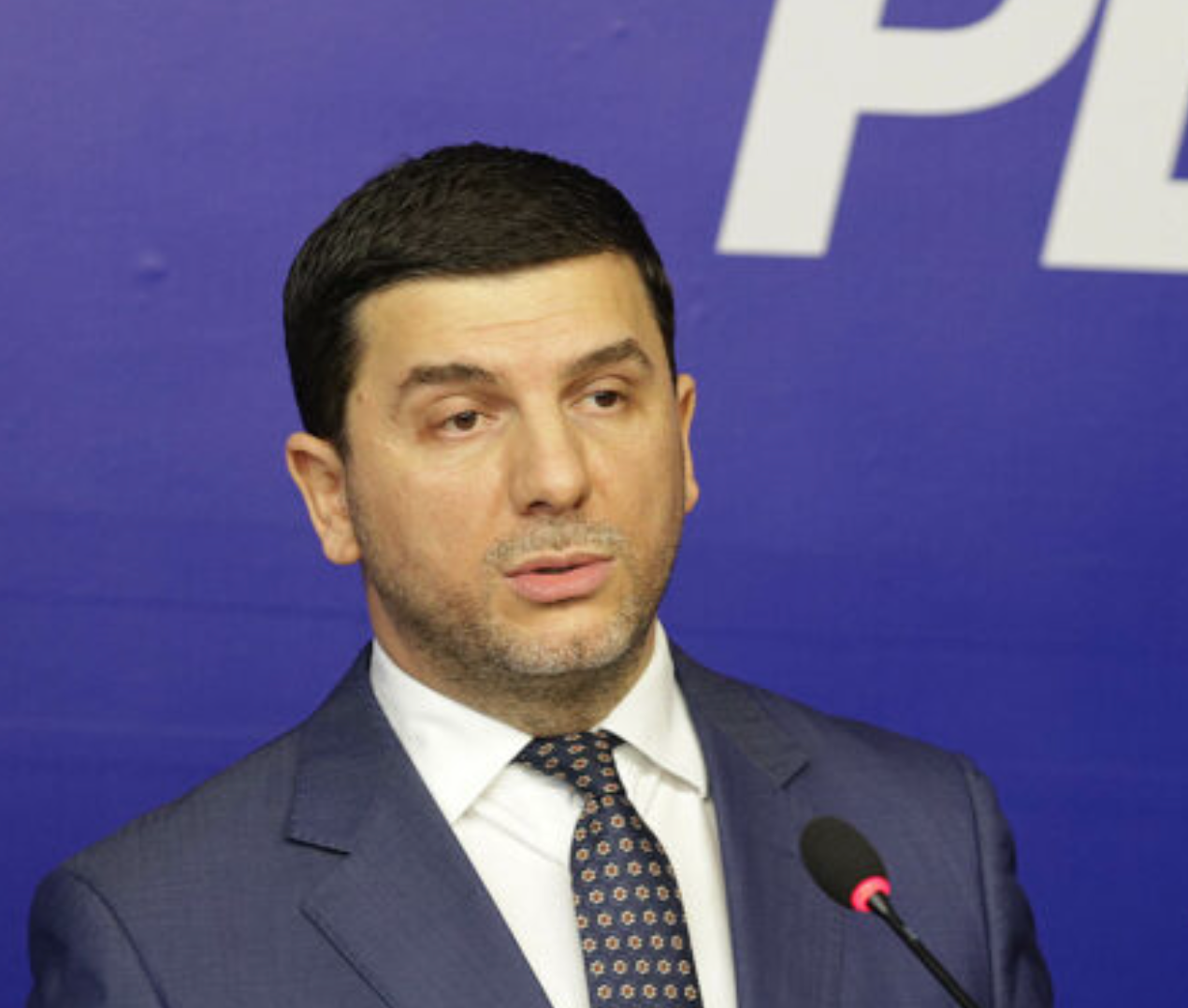 PDK fiton betejën kushtetuese  Krasniqi  Ne zgjodhëm rendin kushtetues  ata zgjodhën krizën