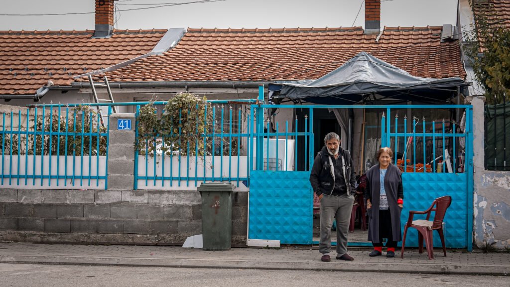  Edhe ne jemi njerëz   Jetesa në lagjet e ndara të minoriteteve në Kosovë