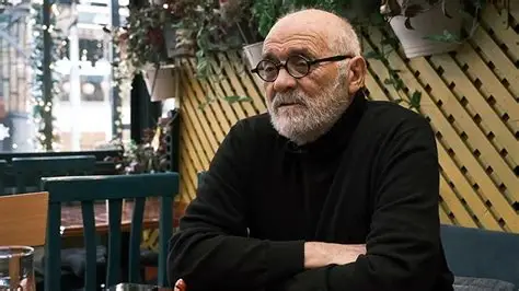 Maliqi ironizon me VV në  E ulën zërin VuVuzela  cep më cep minoritet