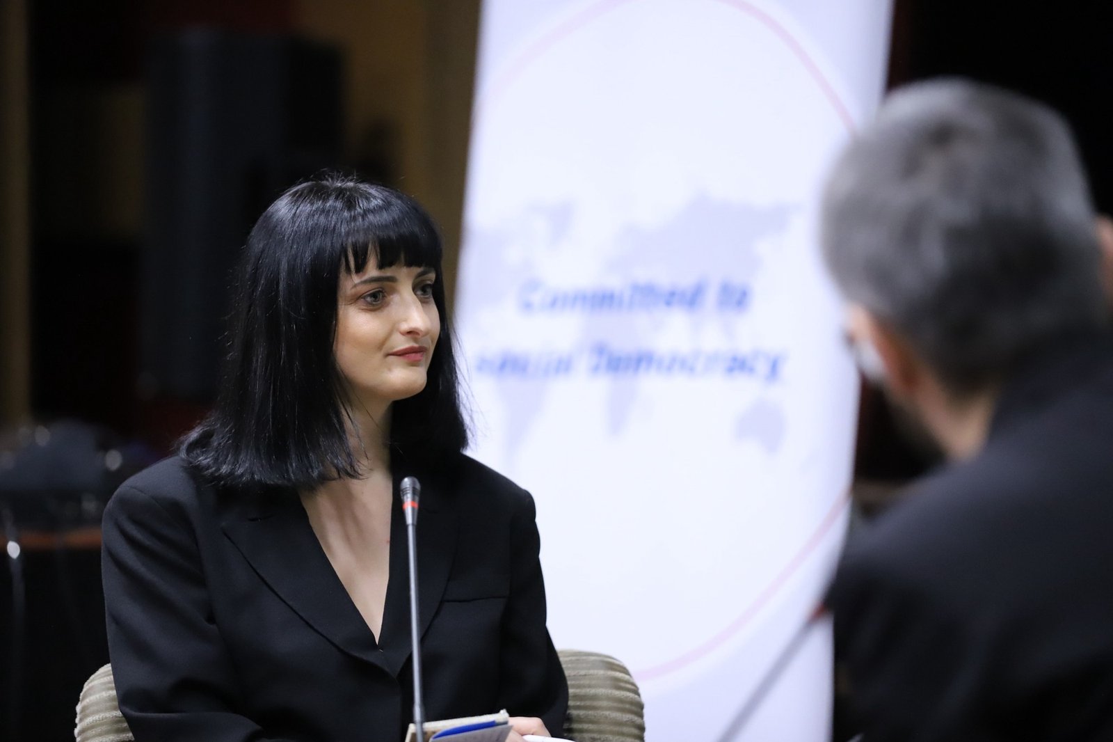 Gazetarja Çerkini dhuron një mijë euro për popullin e Ukrainës  Më njoftoni nëse dëshironi të ndihmoni