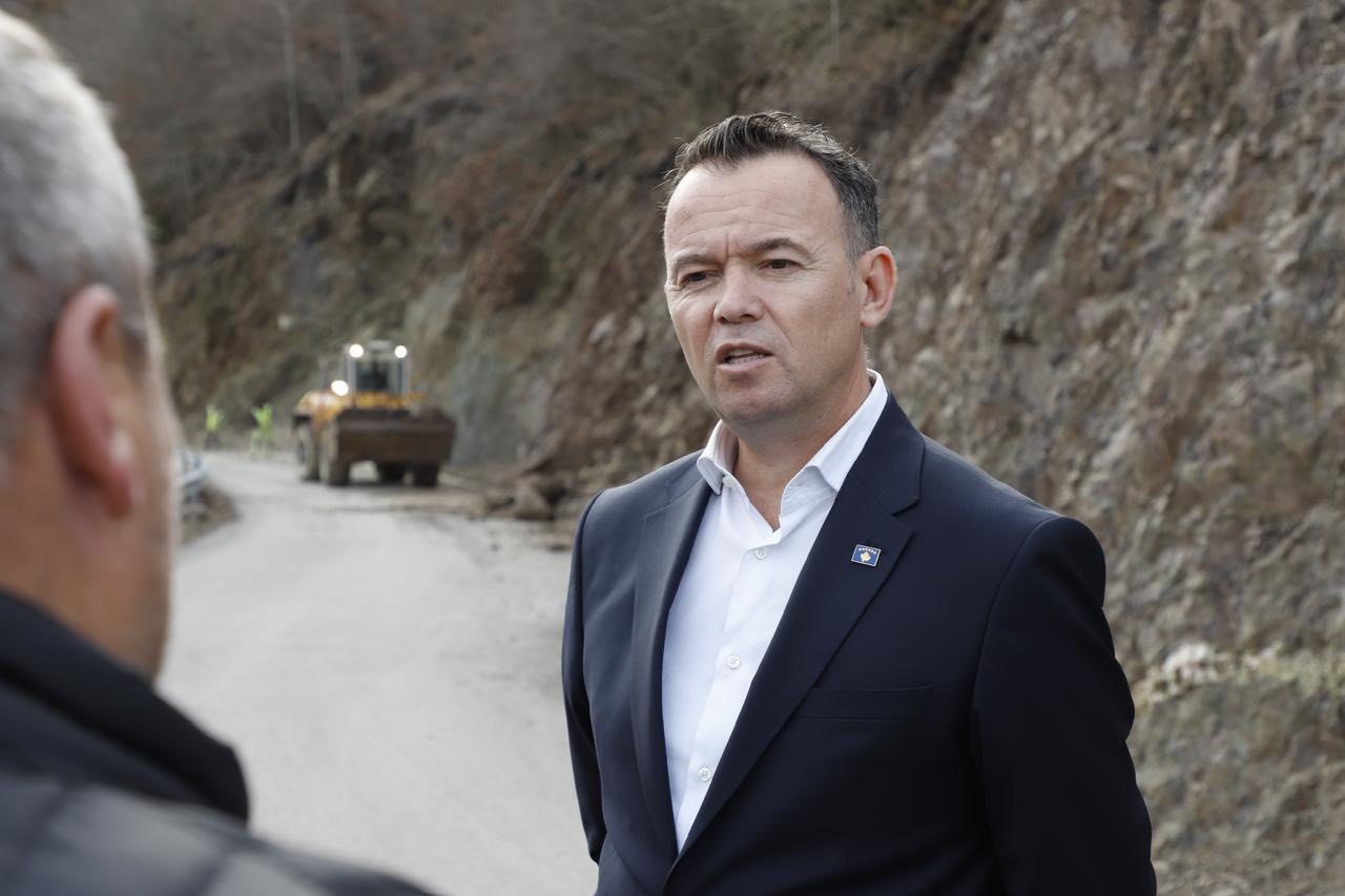 Peci me paralajmërim për qytetarët e Mitrovicës  Objektet e ndërtuara pa leje do të rrënohen