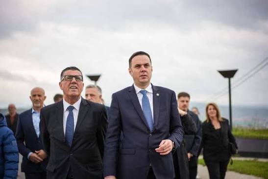 Lutfi Haziri për Lumir Abdixhikun  Ka marrë përgjegjësi dhe ka vepruar sipas statutit të LDK së