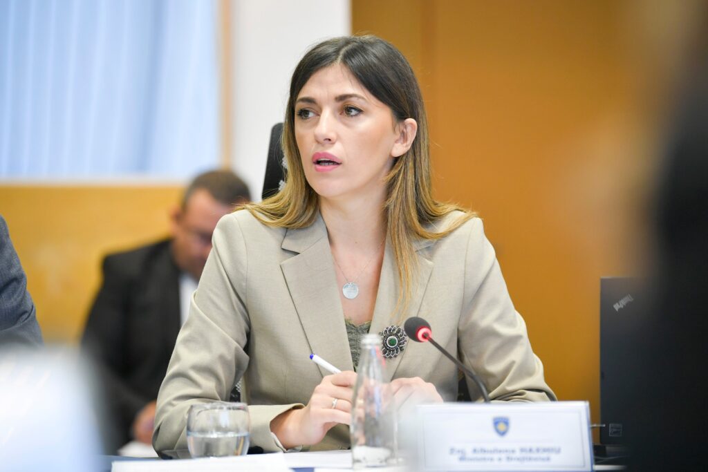 Nga ora 20 30 seanca për zgjedhje të presidentit  Feride Rushiti e Hatixhe Hoxha kandidate