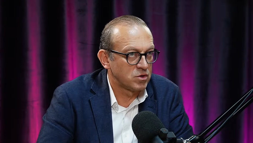 Enver Robelli kritikon Edi Ramën  Ka humbur lidhjen me realitetin  i krahason protestuesit paqësor me xhelatët e Musolinit