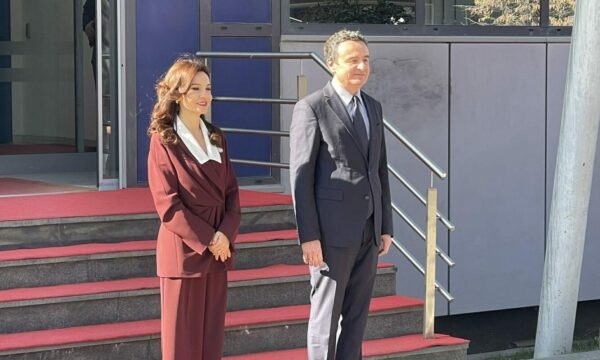 Spiropali takon Kurtin  para hyrjes   E ka nxjerr Albini diellin sot 