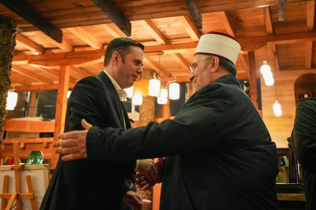 Abdixhiku shtron iftar për Myftiun Tërnava  Muaji i Ramazani është periudhë reflektimi