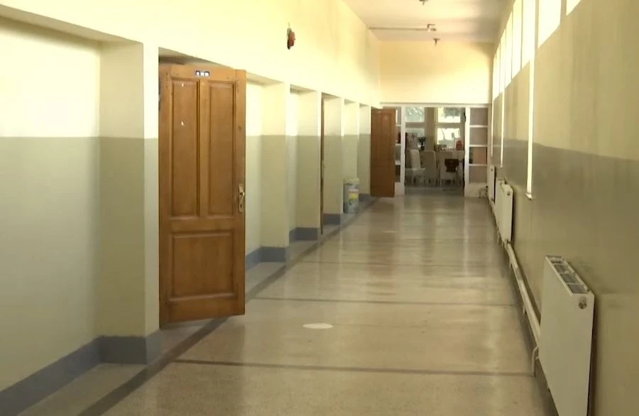 Alarmon drejtori  Rreth katër milionë mungesa të nxënësve vetëm në një gjysmëvjetor në Prishtinë