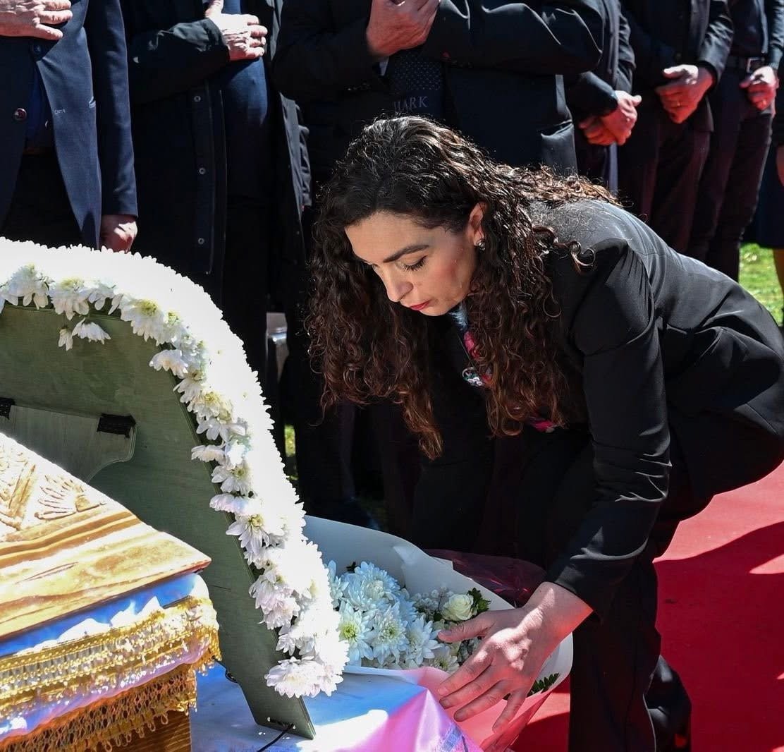 Osmani dekoron Don Kelmend Spaqin me Medaljen Presidenciale  Shën Tereza 