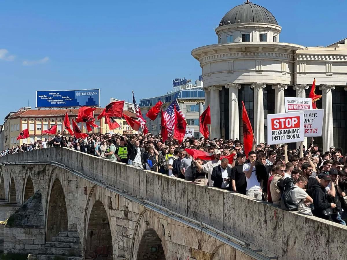 Studentët shqiptarë në Maqedoni të Veriut protestuan duke kërkuar të drejtën për ushtrimin e gjuhës shqipe