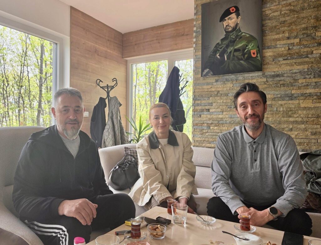 Uran Ismaili viziton Sami Lushtakun  I lumtur që u pamundësua skenari i Albin Kurtit
