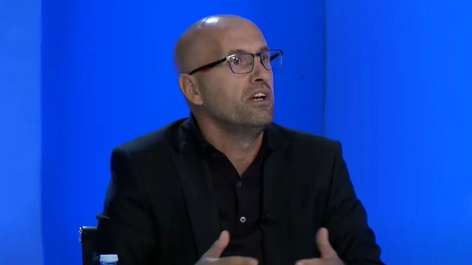Hasanpapaj publikon pamje të tymit të zi të Obiliqit  E tmerrshme çfarë po shoh  Kosova ka nevojë për dritë