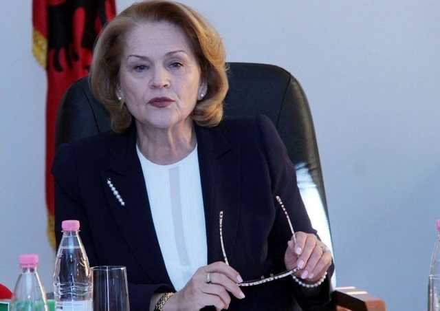 arta-dade-refuzon-ftesen-e-rames-per-35-vjetorin-e-ps-socialistet-e-vertete-jane-ne-proteste