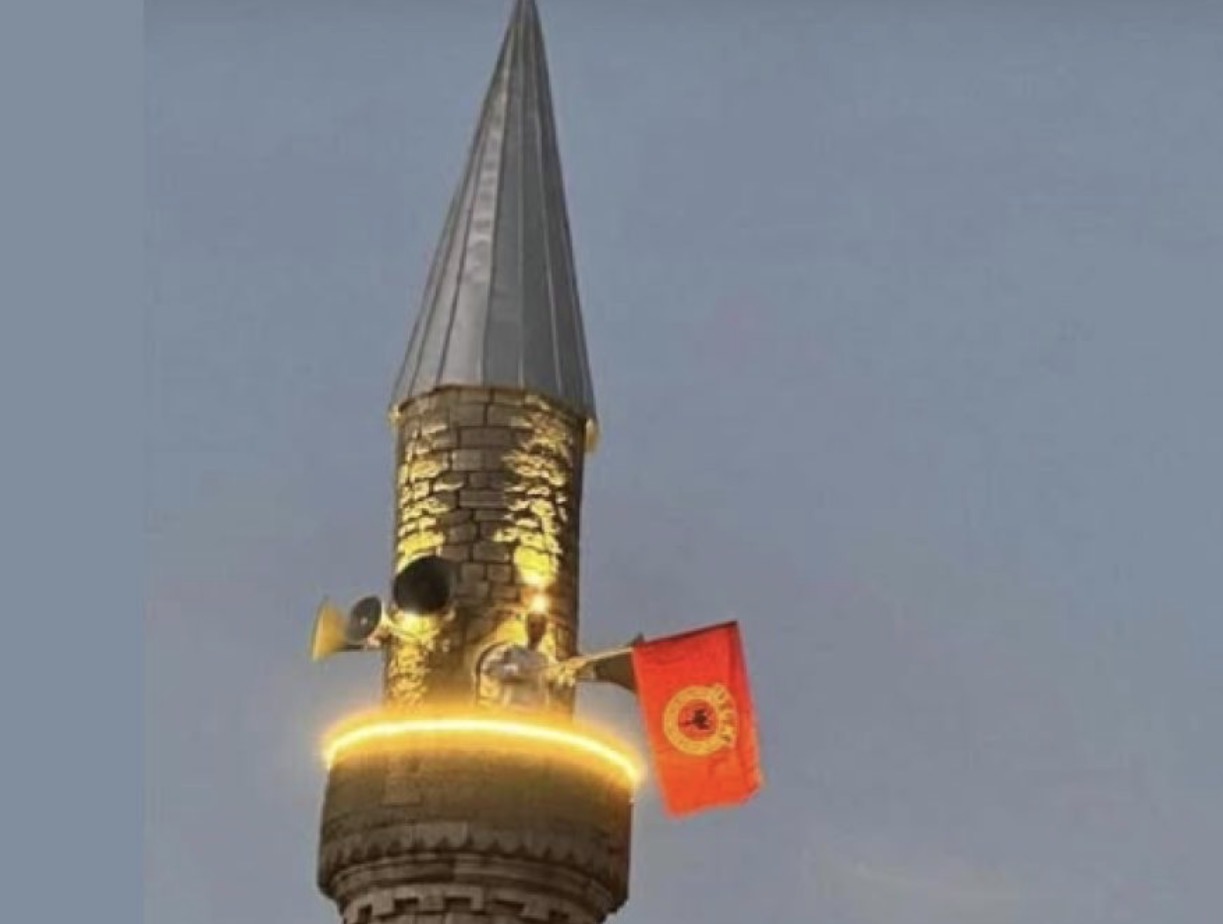 BIK me vendim  Flamuri i UÇK të vendoset në minaret e xhamive