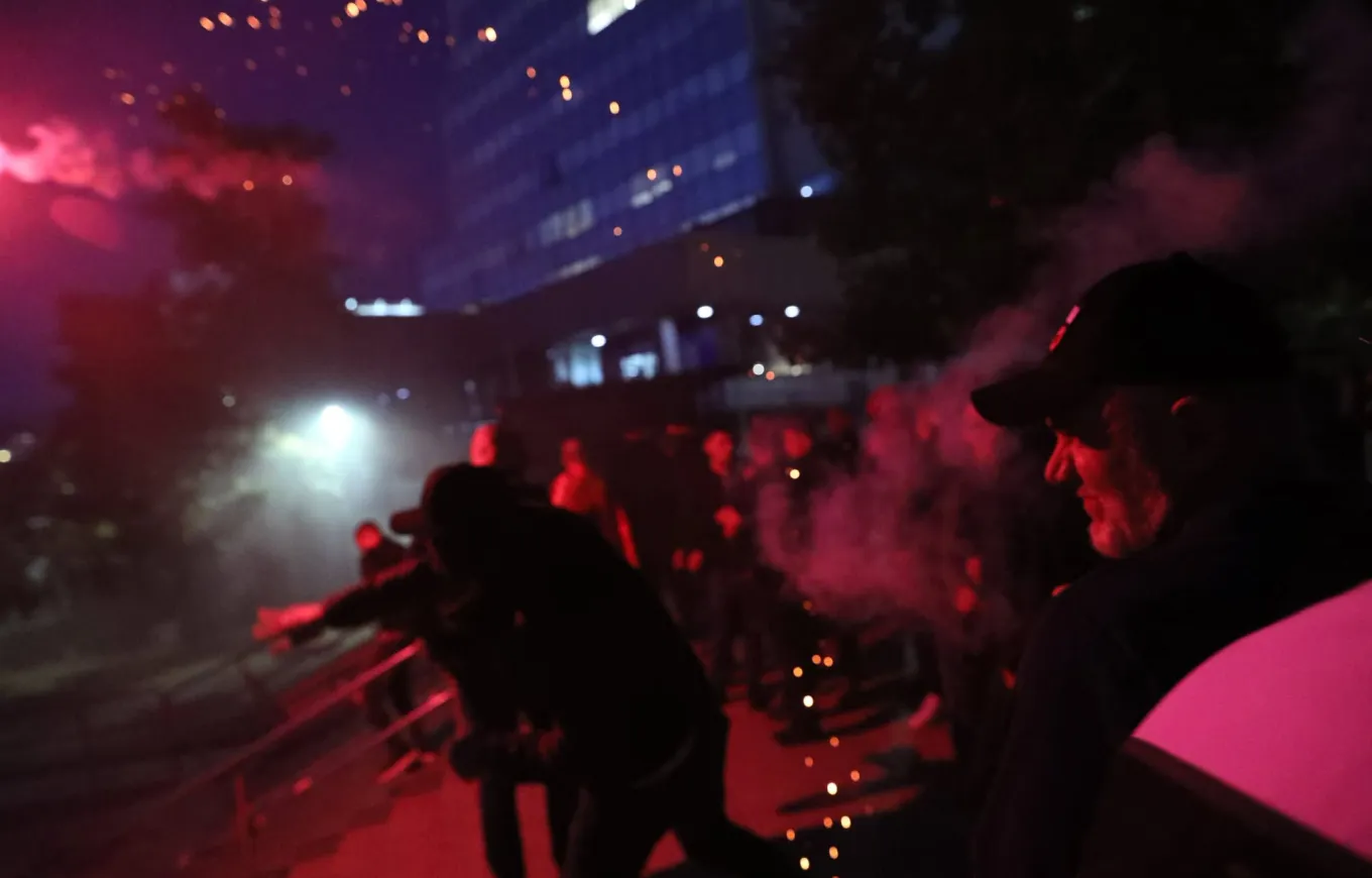 Policia hedh gazlotësjellës ndaj protestuesve