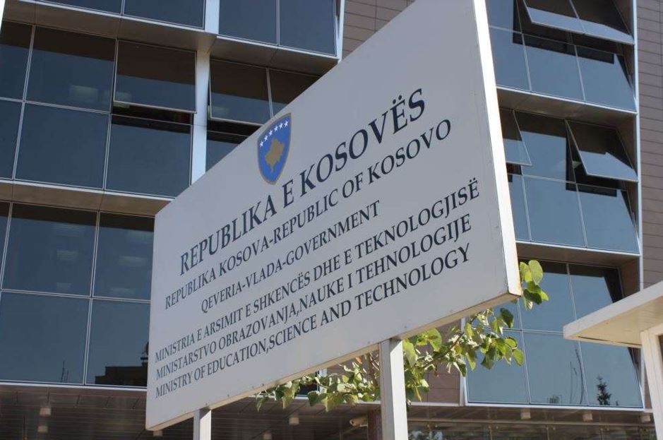 Ministria e Arsimit thotë se ka pranuar dëshmi se u ftuan në mënyrë obligative maturantët në protestë